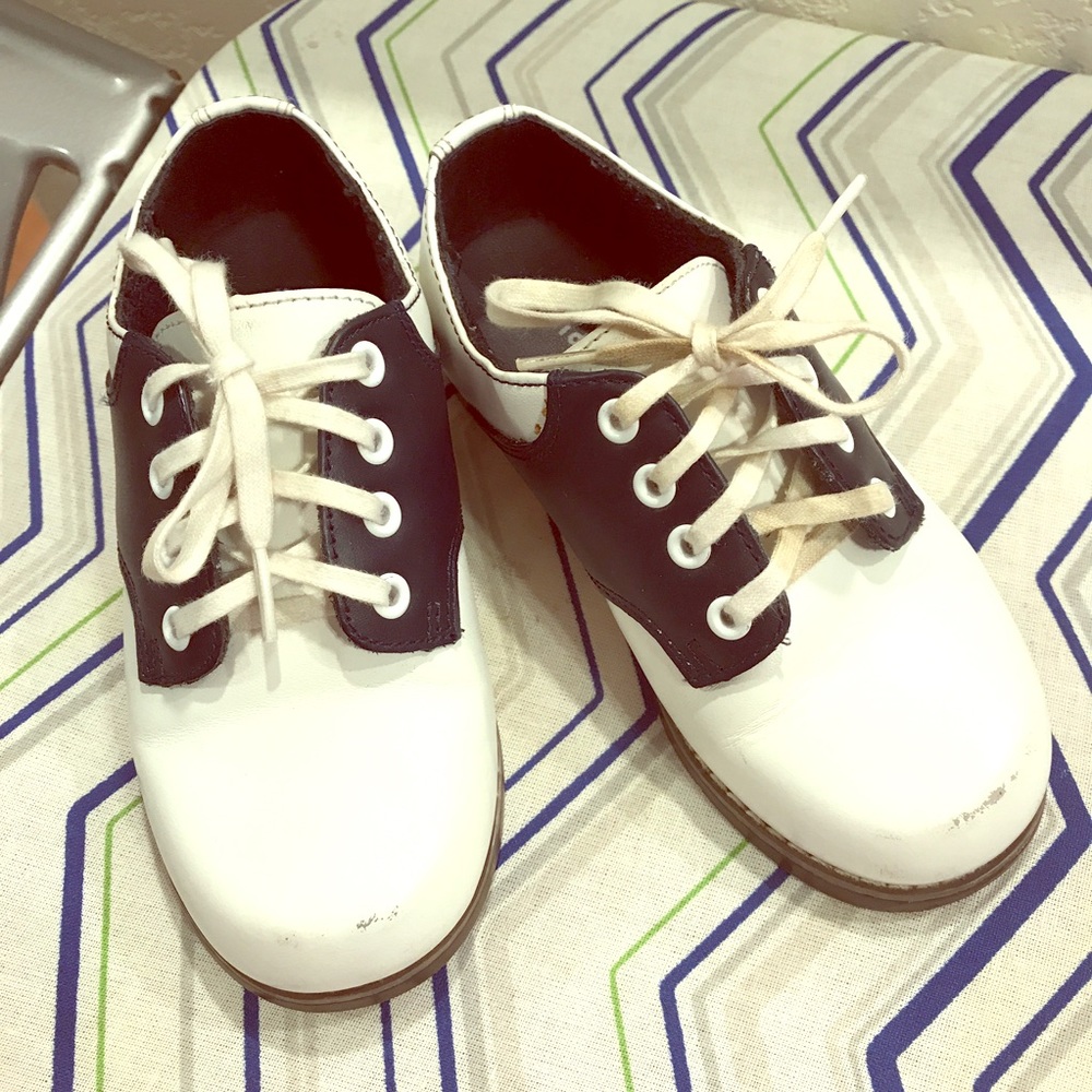Stride rite saddle shoes